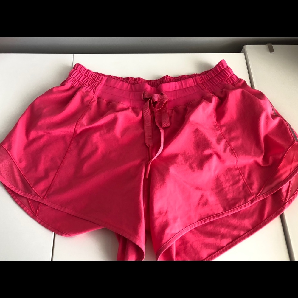 Lululemon hotty hot 4” shorts